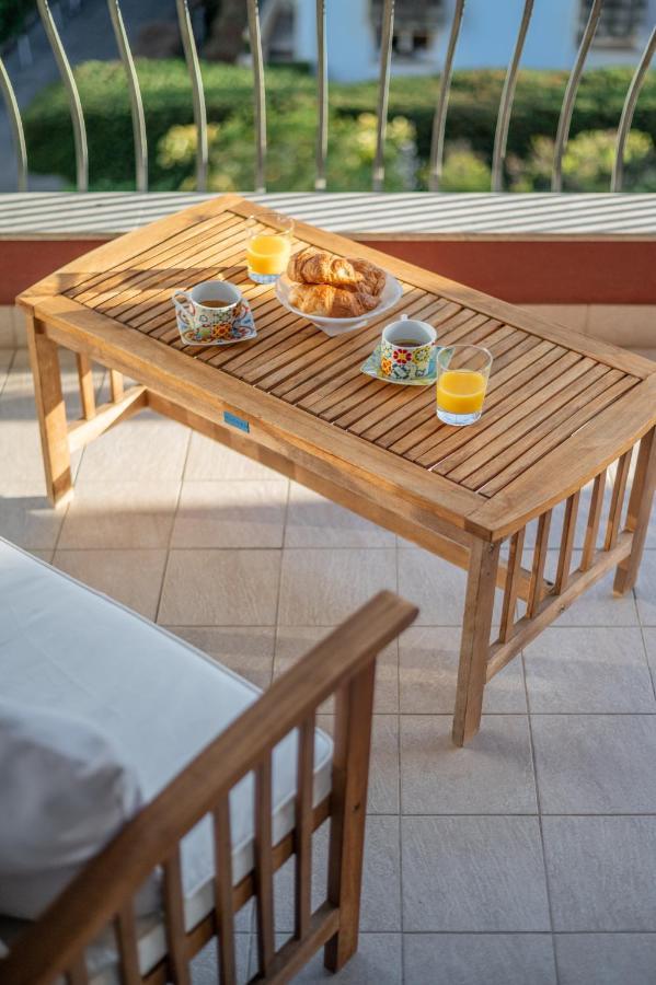 La Fabrique A Poupees - Chambres Et Appartements De Charme Au Coeur De Menton Eksteriør billede
